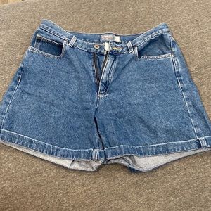 Liz Claiborne Blue Jean shorts. Size 10